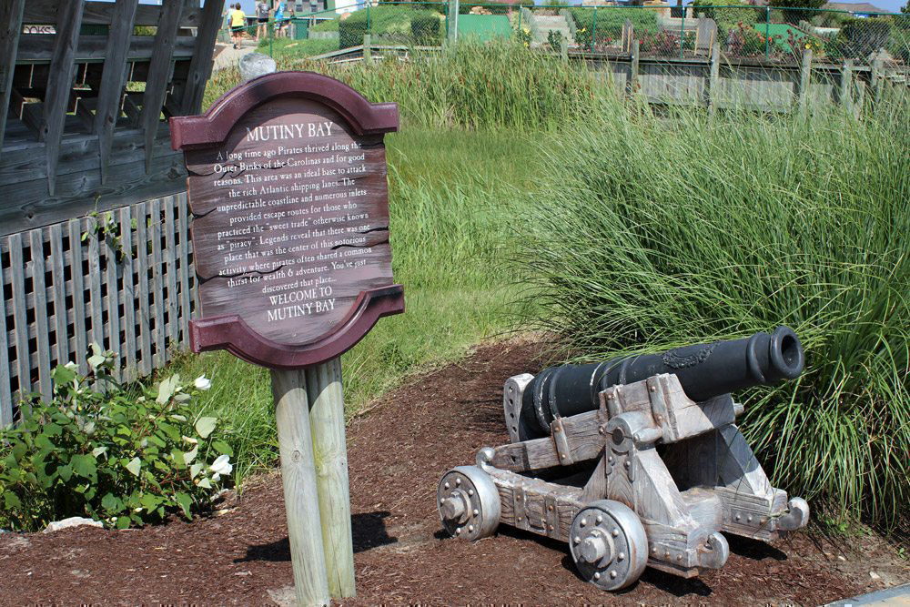 Mutiny Bay Adventure Golf story and cannon